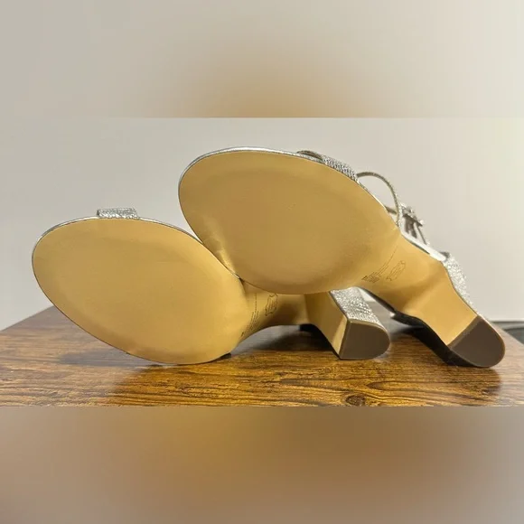 I. Miller Women’s Sherwin Silver Heeled Sandals NWT Size 9 - Picture 3 of 10